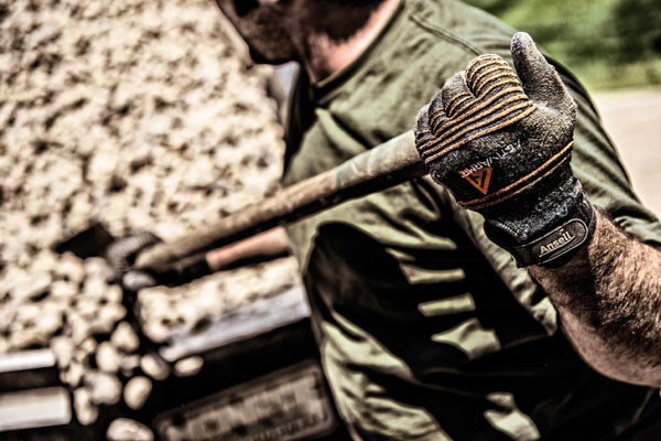 La preuve de gants anti-coupe protègent le gant de travail